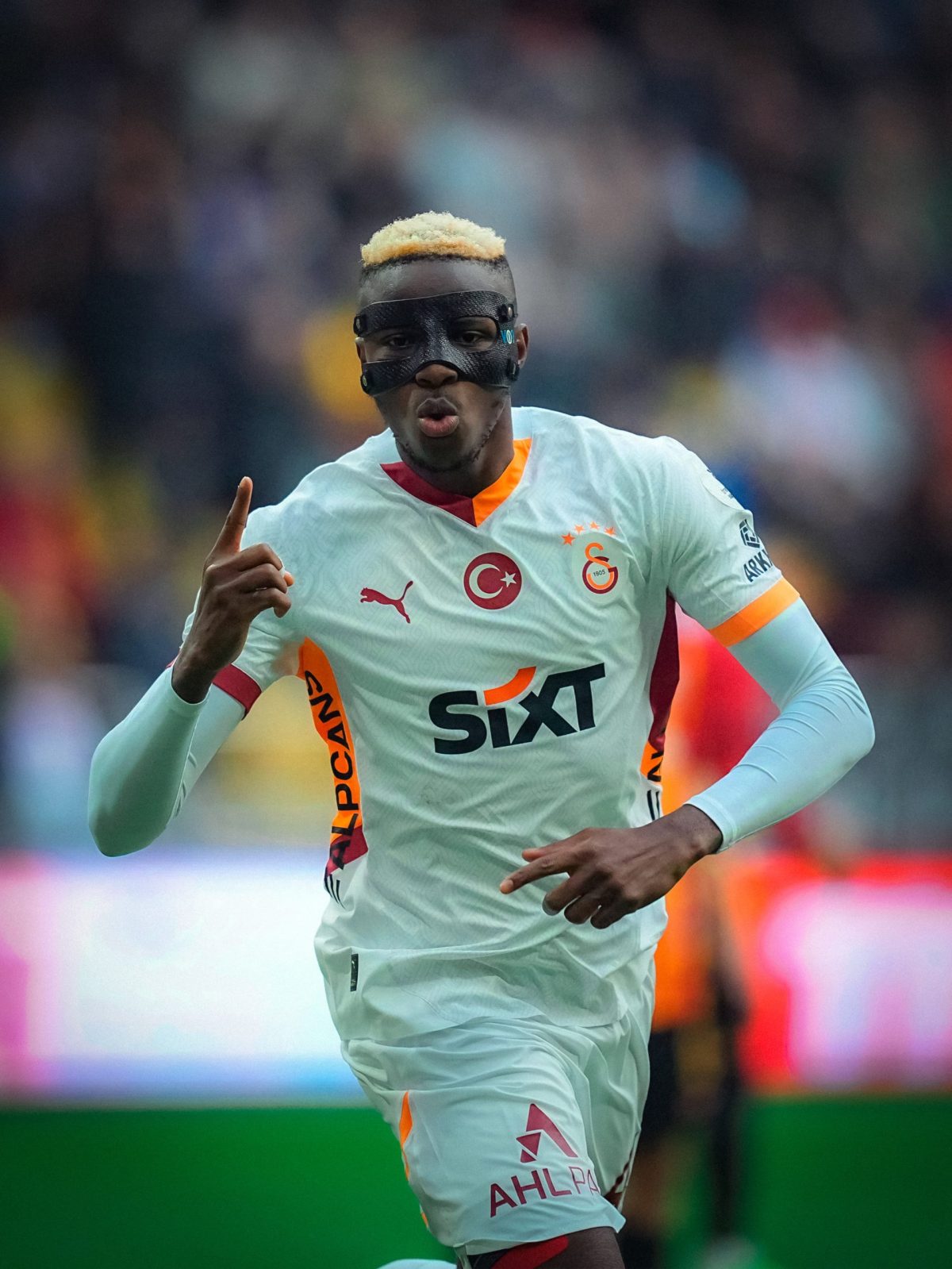 Osimhen fires Galatasaray ahead to stay on course for third straight championship